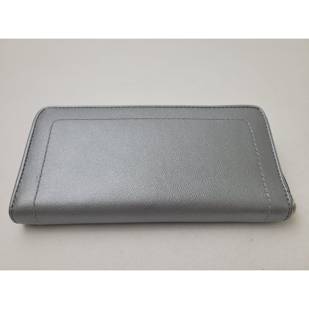 COACH Saffiano Silver Leather Turnlock Zip Around Accordion Wallet EUC