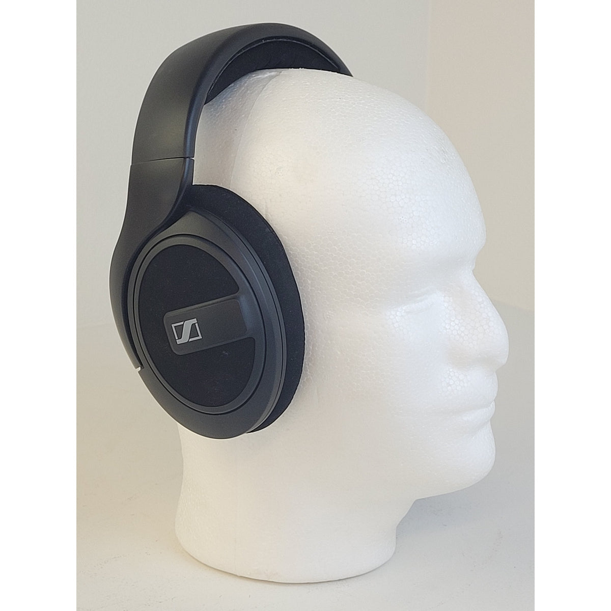 Sennheiser HD 569 Closed-Back Around-Ear Wired Headphones Black | Untested