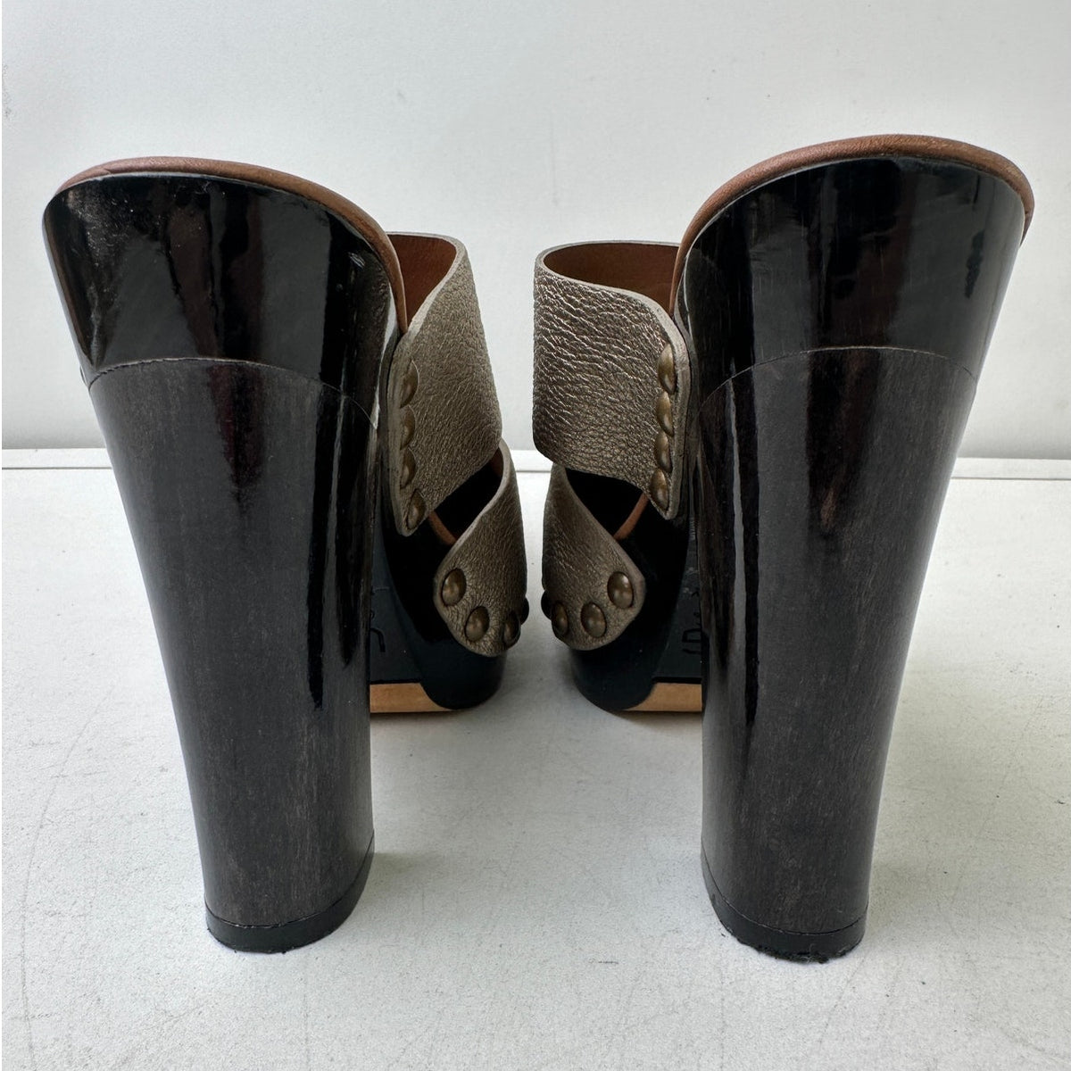 UGG Collection Amadora Metallic Gold Leather Studded Clog Heels Women's Sz 5.5