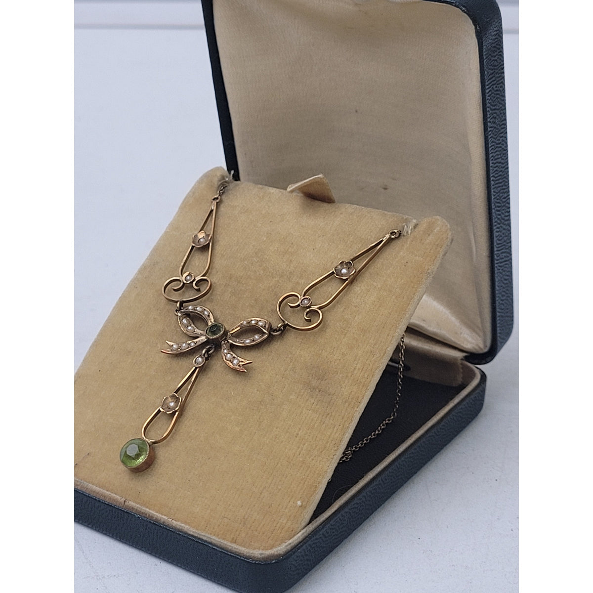 14K Yellow Gold Art Nouveau Genuine Peridot & Seed Pearl Bow Drop Necklace w Box