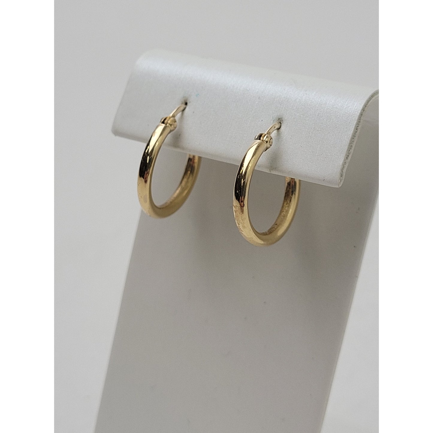 14K Yellow Gold Small Hoops | 1.31 grams