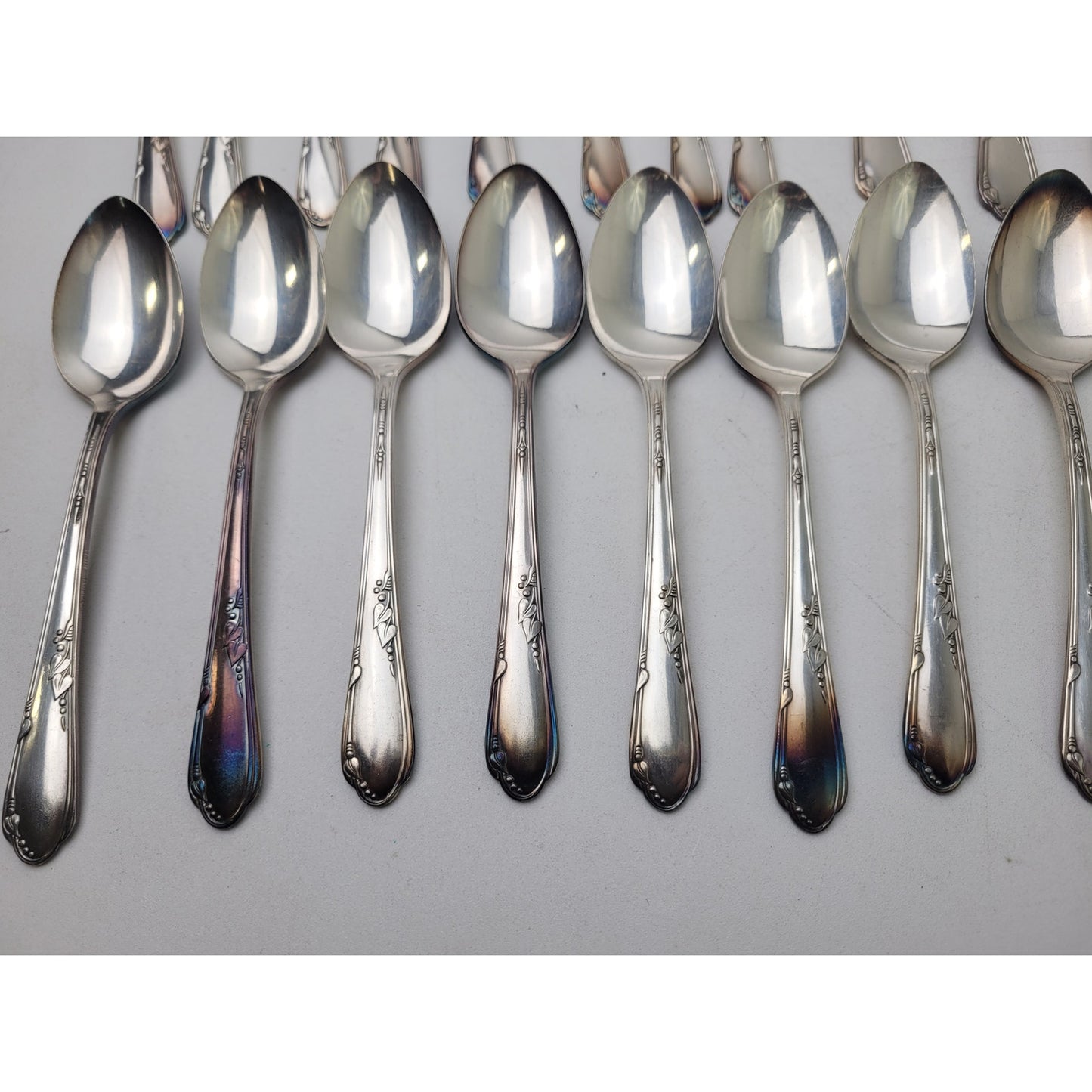 Vintage Wm A Rogers Oneida Meadowbrook Silverplate Silverware Set of 32