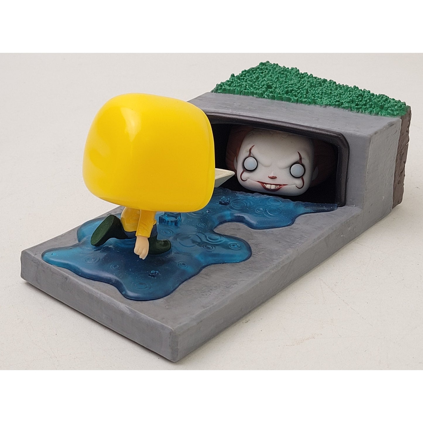 IT Funko POP! Pennywise in Gutter and Georgia #584 | No Box