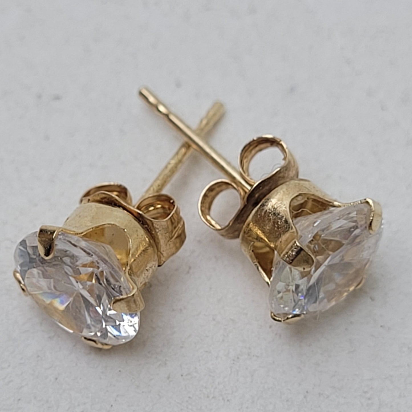 14K Yellow Gold Cub Zirconia 6mm Sparkling Stud Earrings Stamped 585