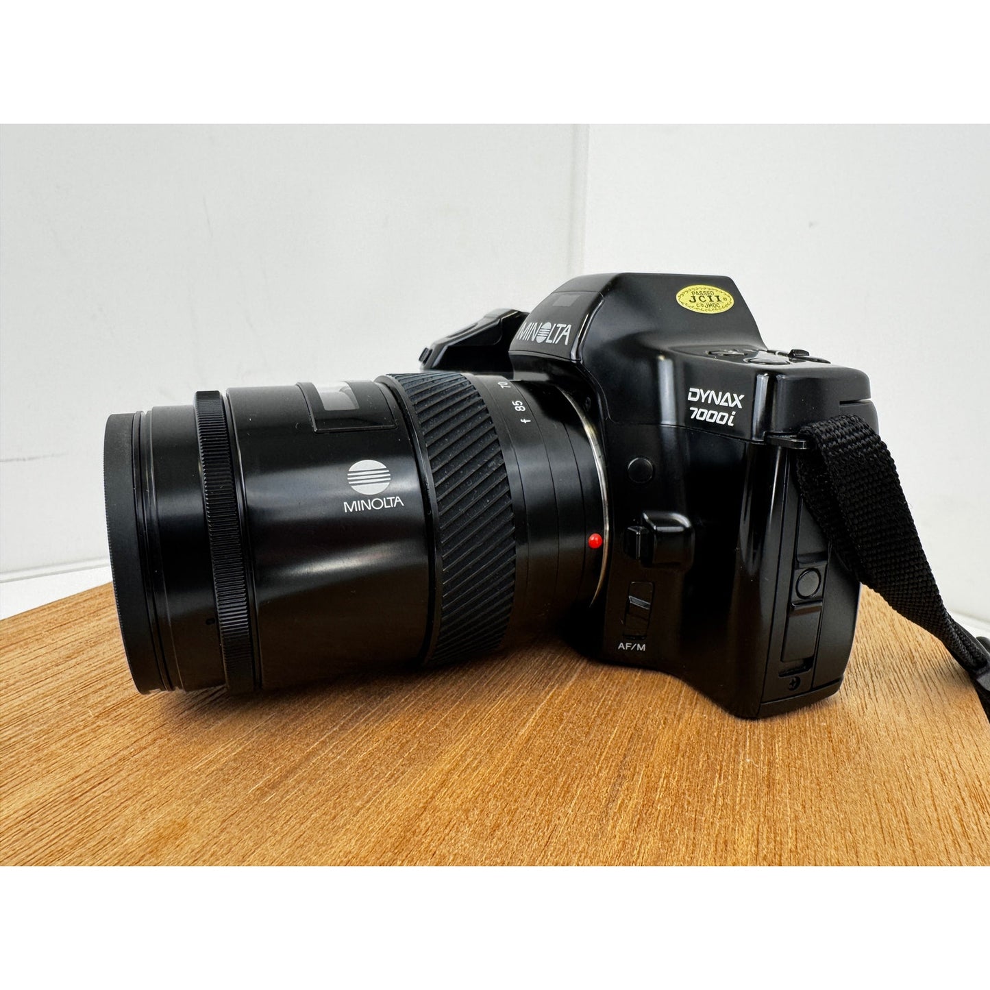 Minolta Dynax 7000i w/ 28-55mm Lens, Portrait/Depth Cards, Manuals & Bag