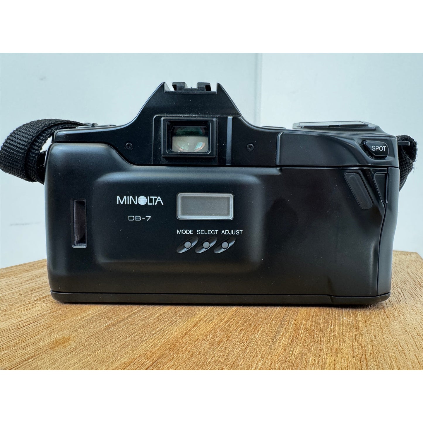Minolta Dynax 7000i w/ 28-55mm Lens, Portrait/Depth Cards, Manuals & Bag