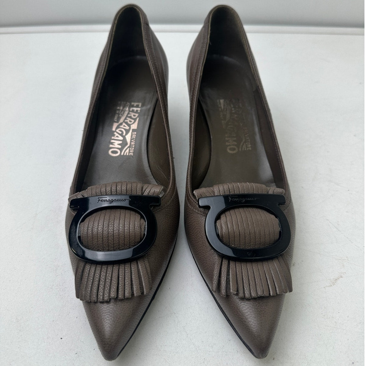 Vintage Salvatore Ferragamo Taupe Leather Gancini Fringe Pointed Toe Heels Women's Sz 7.5