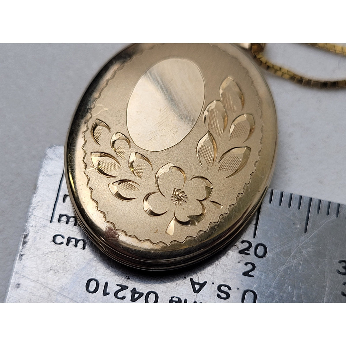 Solid 14K Yellow Gold Vintage Engraved Locket on 20" Gold Box Link Chain | 8.24g