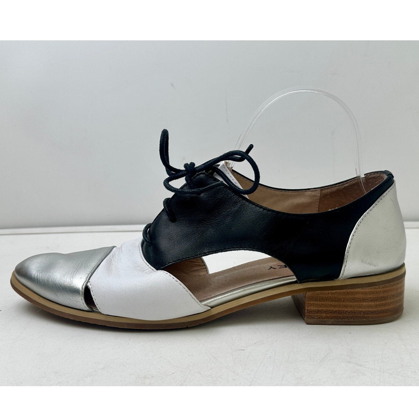 Bresley Silver/Black/White Leather Cutout Oxfords Women's Sz 9