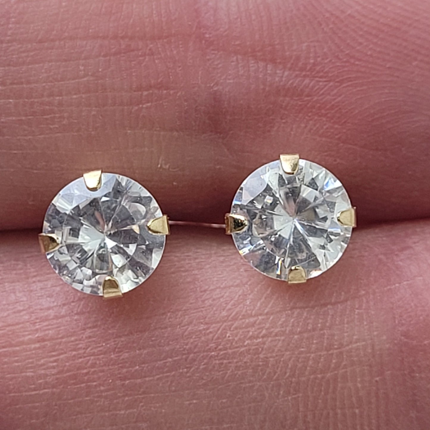 14K Yellow Gold Cub Zirconia 6mm Sparkling Stud Earrings Stamped 585