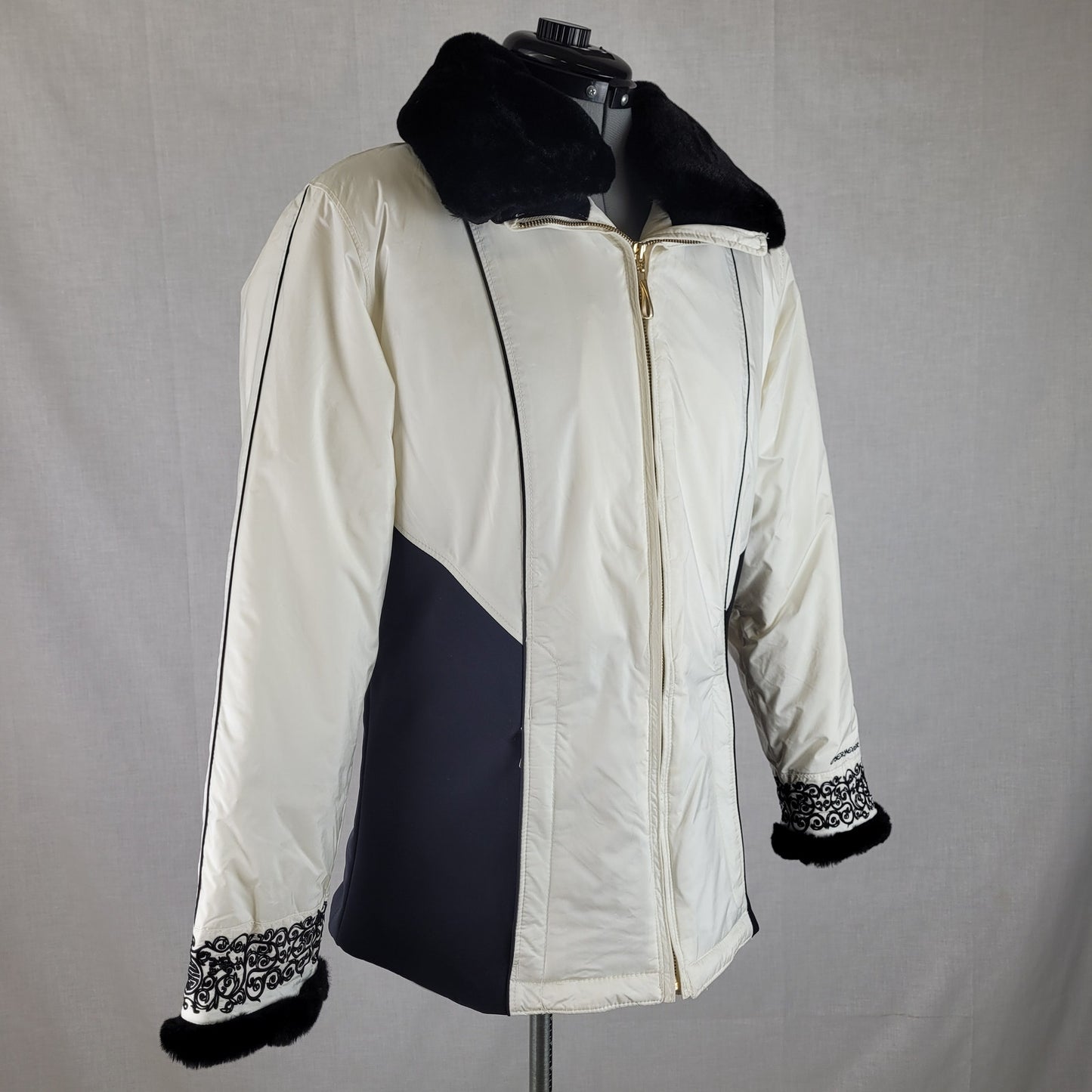 Obermeyer Ski Jacket White & Black Faux Fur Collar Women's Sz 10