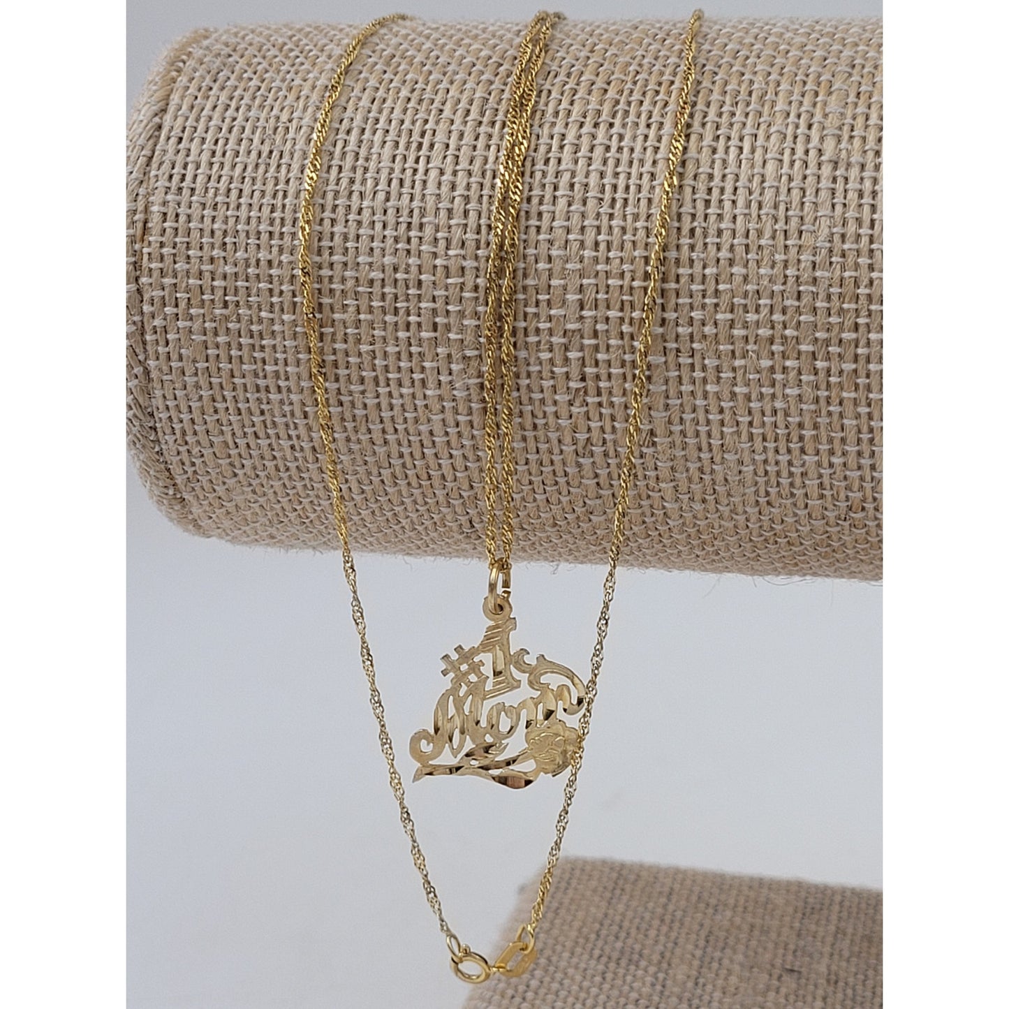 10K Yellow Gold #1 Mom Necklace 20" Chain 1.87g
