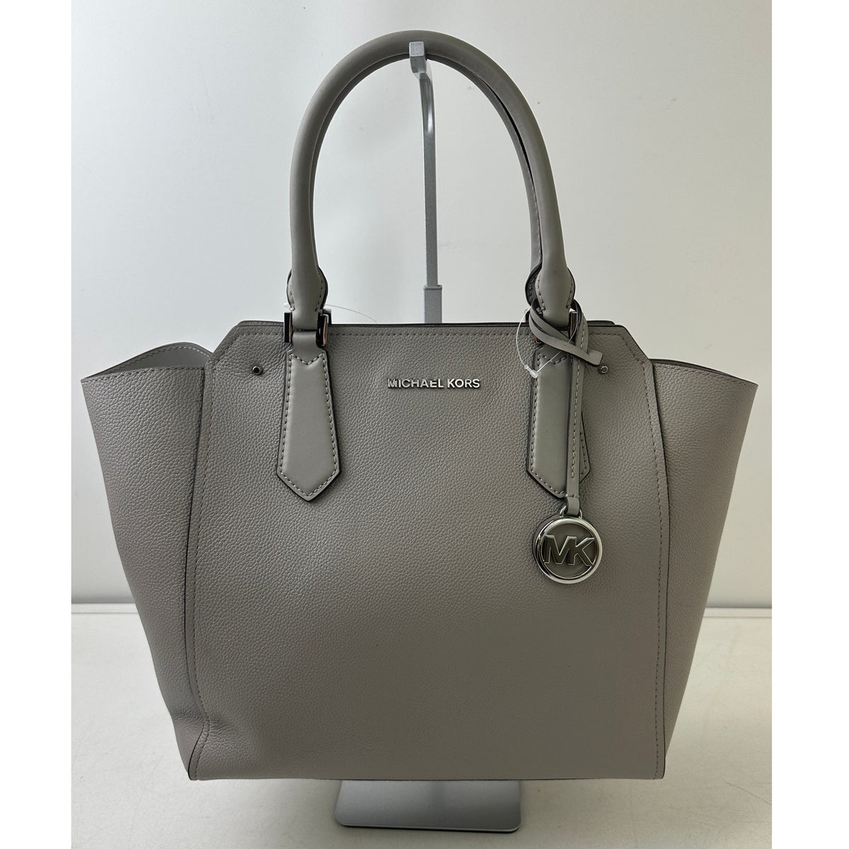 Michael Kors Hayes Large Tote in Pearl Grey NWT