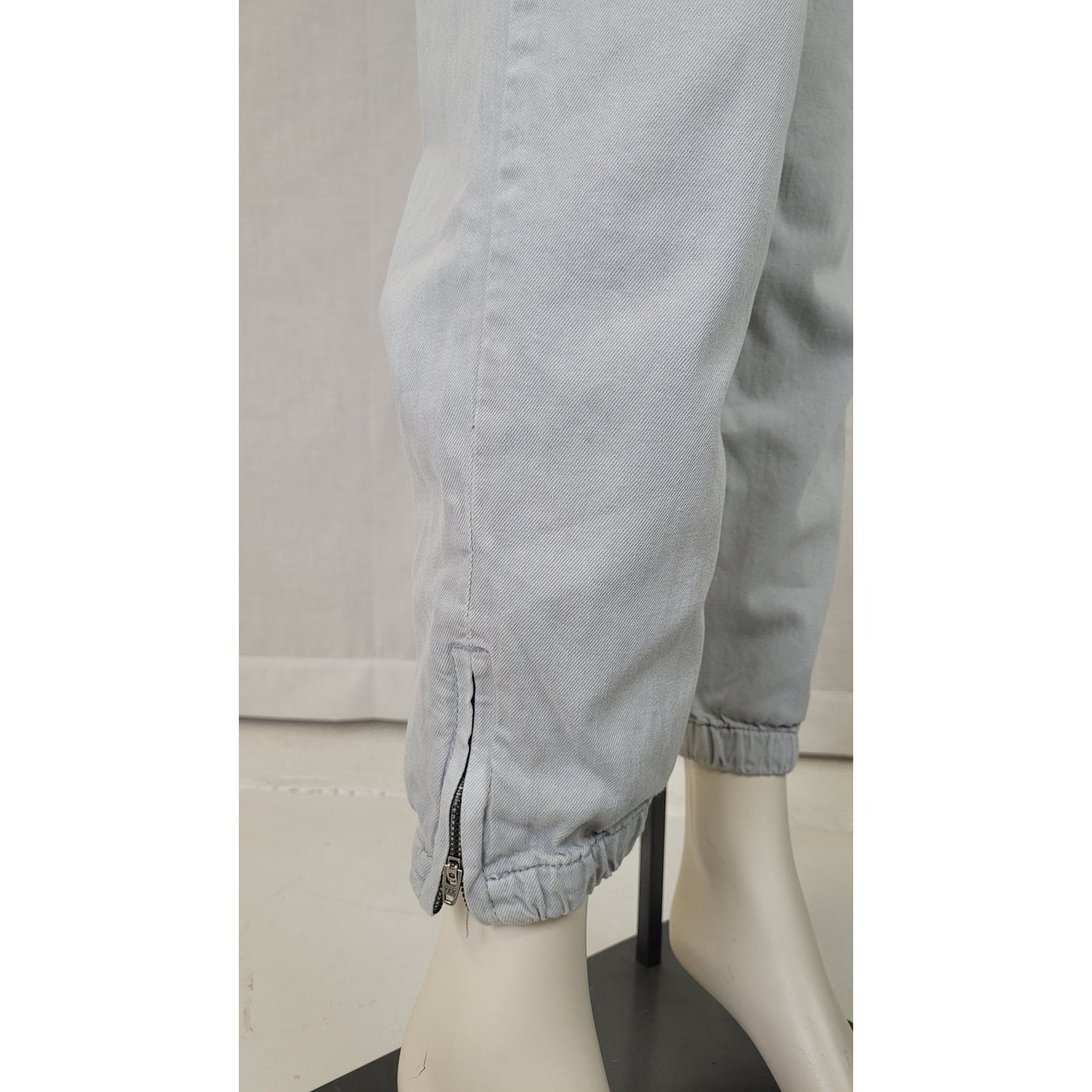 Joe's Jeans High-Rise Light Blue Joggers w Cargo Pockets & Ankle Zippers Sz 26
