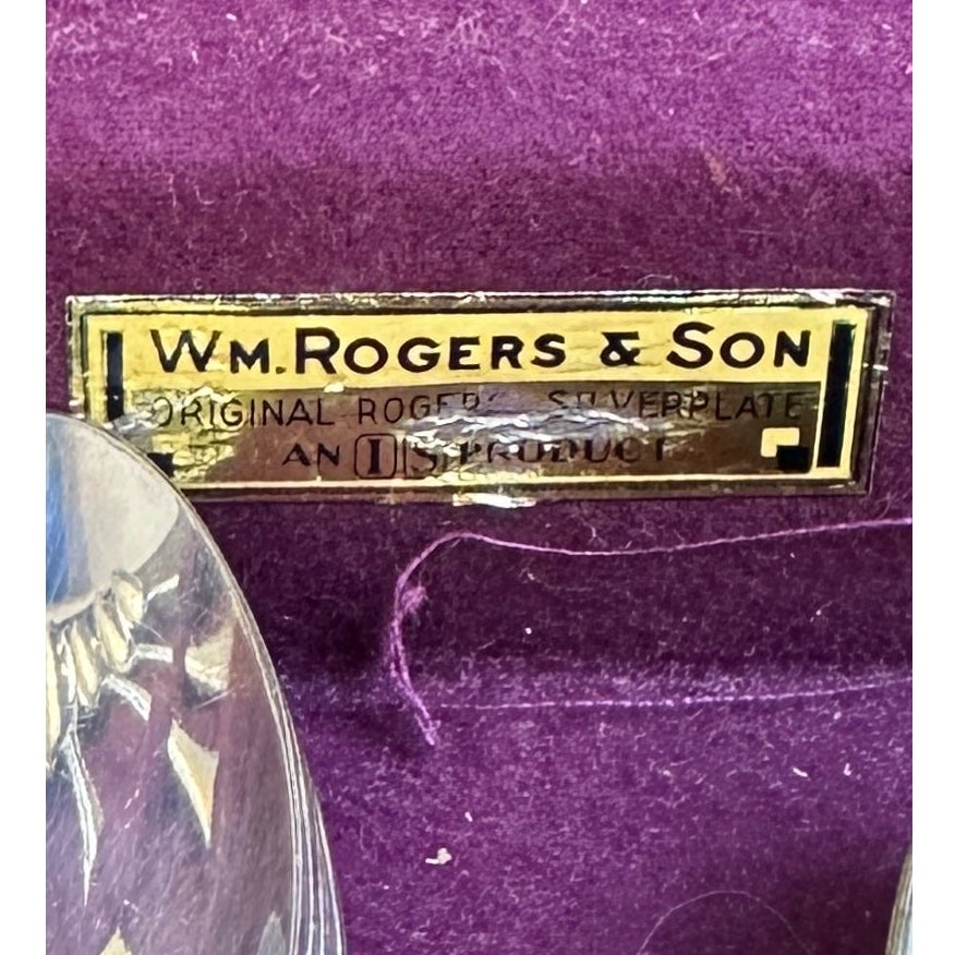 Vintage 44-Piece Wm. Rogers & Son Exquisite Silverplate Flatware Set with Chest