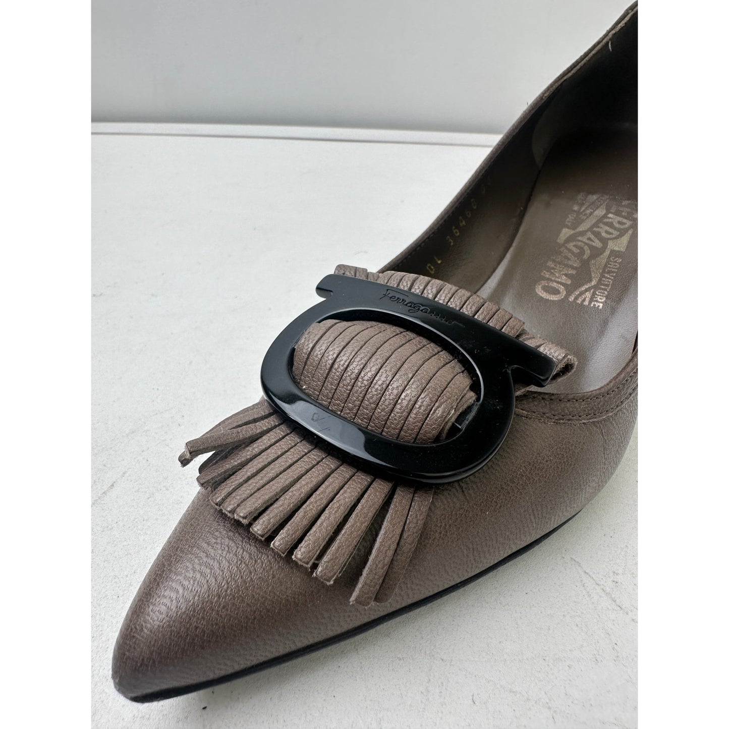 Vintage Salvatore Ferragamo Taupe Leather Gancini Fringe Pointed Toe Heels Women's Sz 7.5
