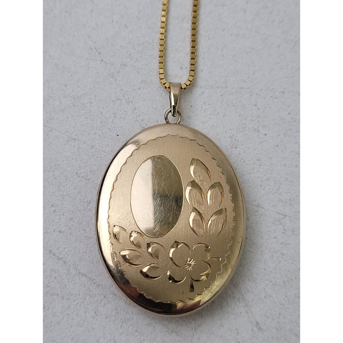 Solid 14K Yellow Gold Vintage Engraved Locket on 20" Gold Box Link Chain | 8.24g