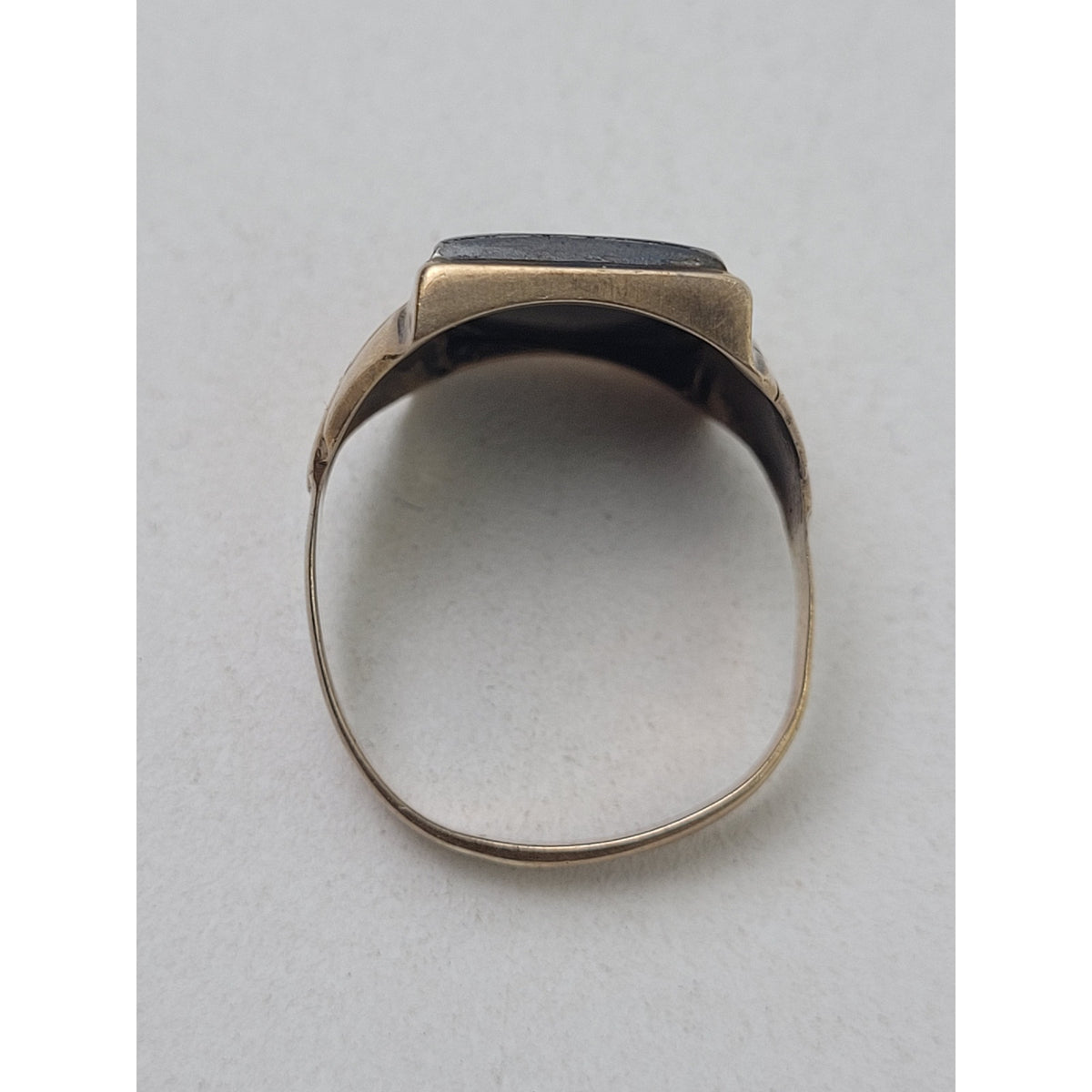 Vintage 9K Yellow Gold Men's Signet Ring Hematite Stone Soldier Sz 9 | 5.83 g