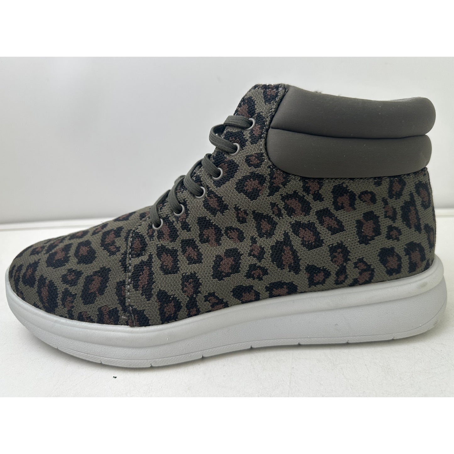 Clarks Cloudsteppers Adella Pine Leopard Print Knit Sneakers Women's Sz 10