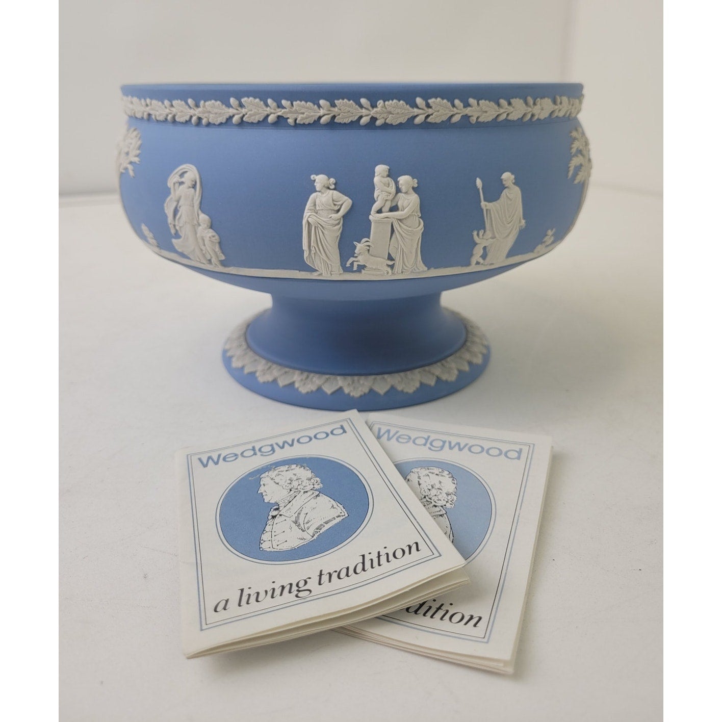 Vintage Large Wedgwood Jasperware Bowl Neo-Classical Centerpiece 8"W x 5 1.4" H