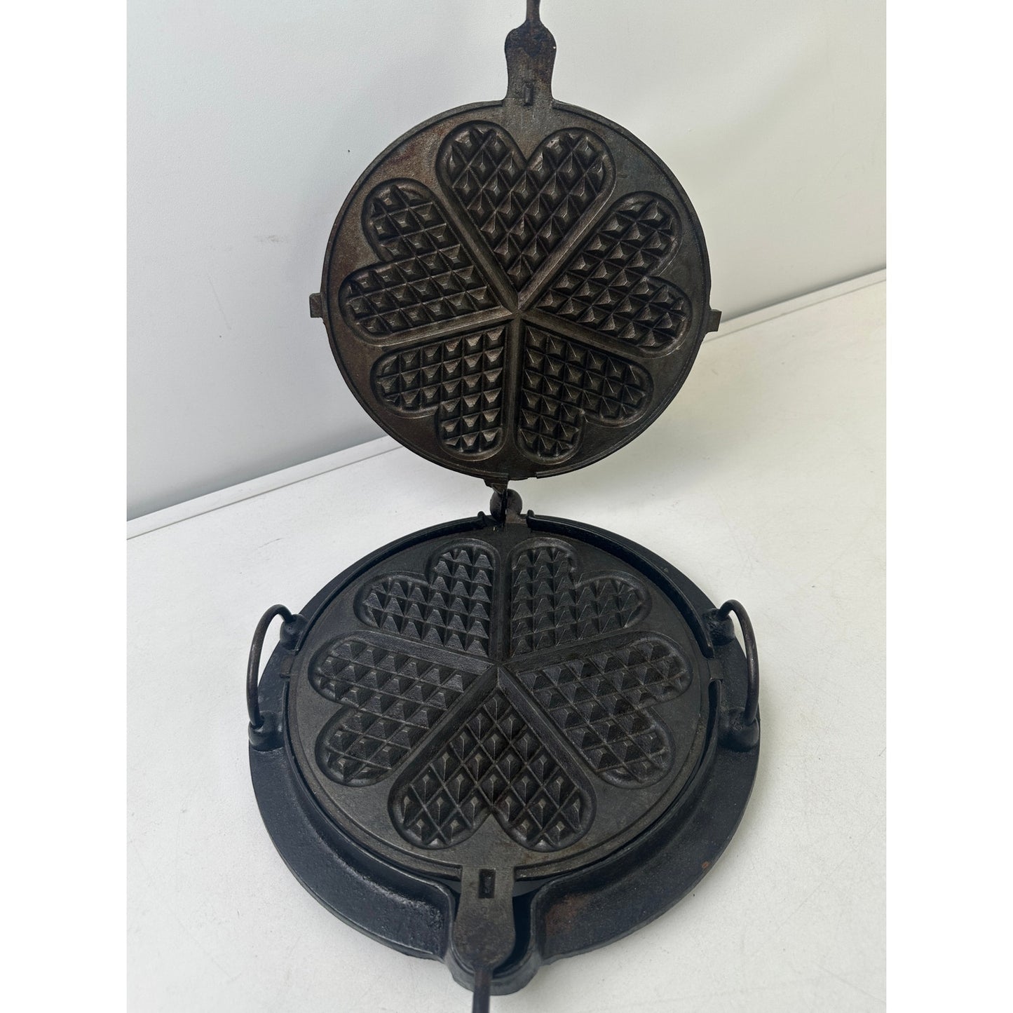 Vintage Husqvarna Norrahammar No. 5 Cast Iron Heart Waffle Iron W/ Base