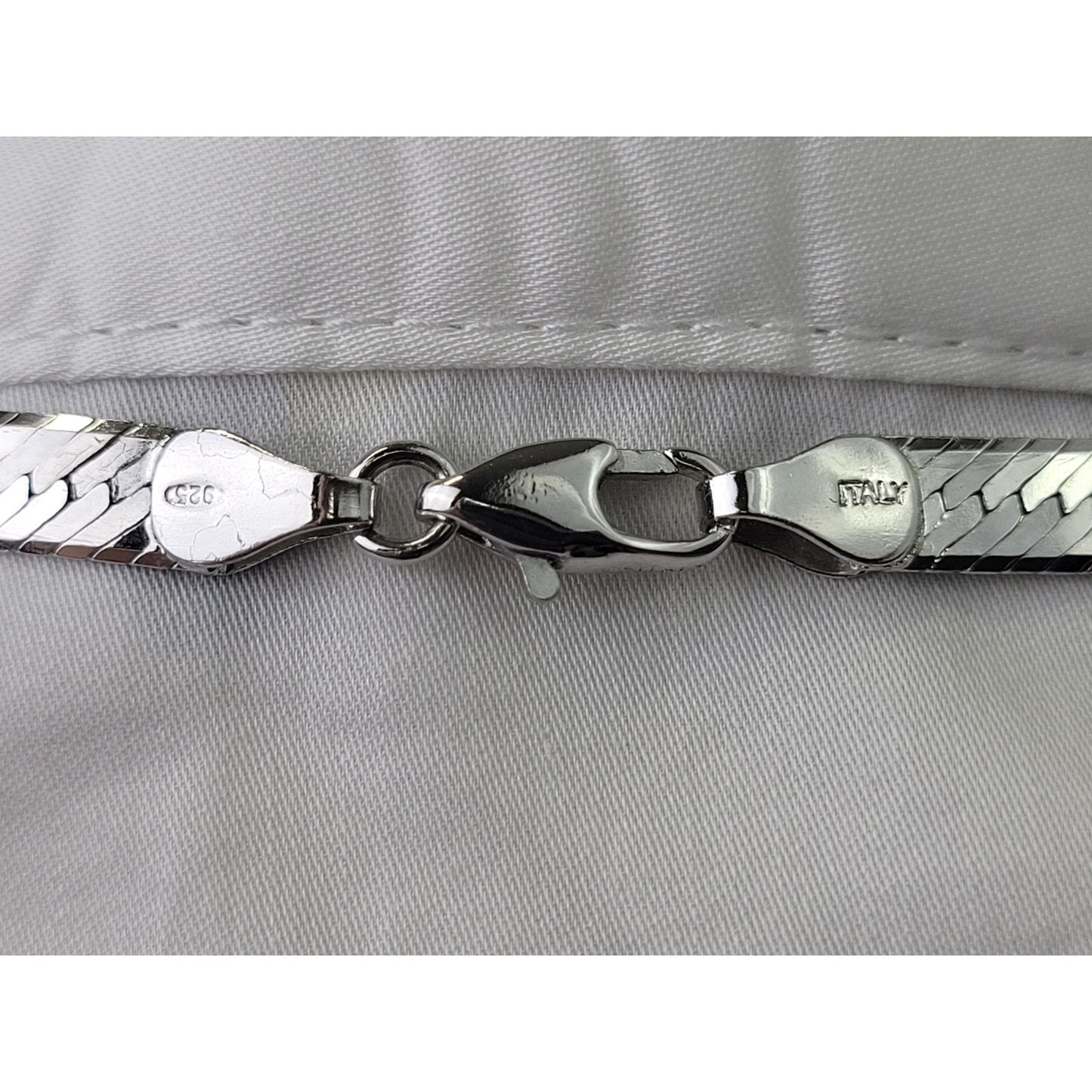 Sterling Silver Herringbone Chain Necklace w Mother of Pearl Pendant