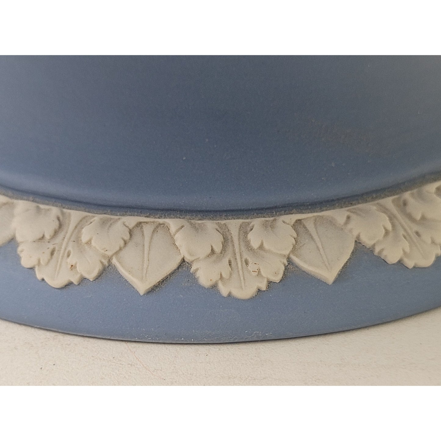 Vintage Large Wedgwood Jasperware Bowl Neo-Classical Centerpiece 8"W x 5 1.4" H