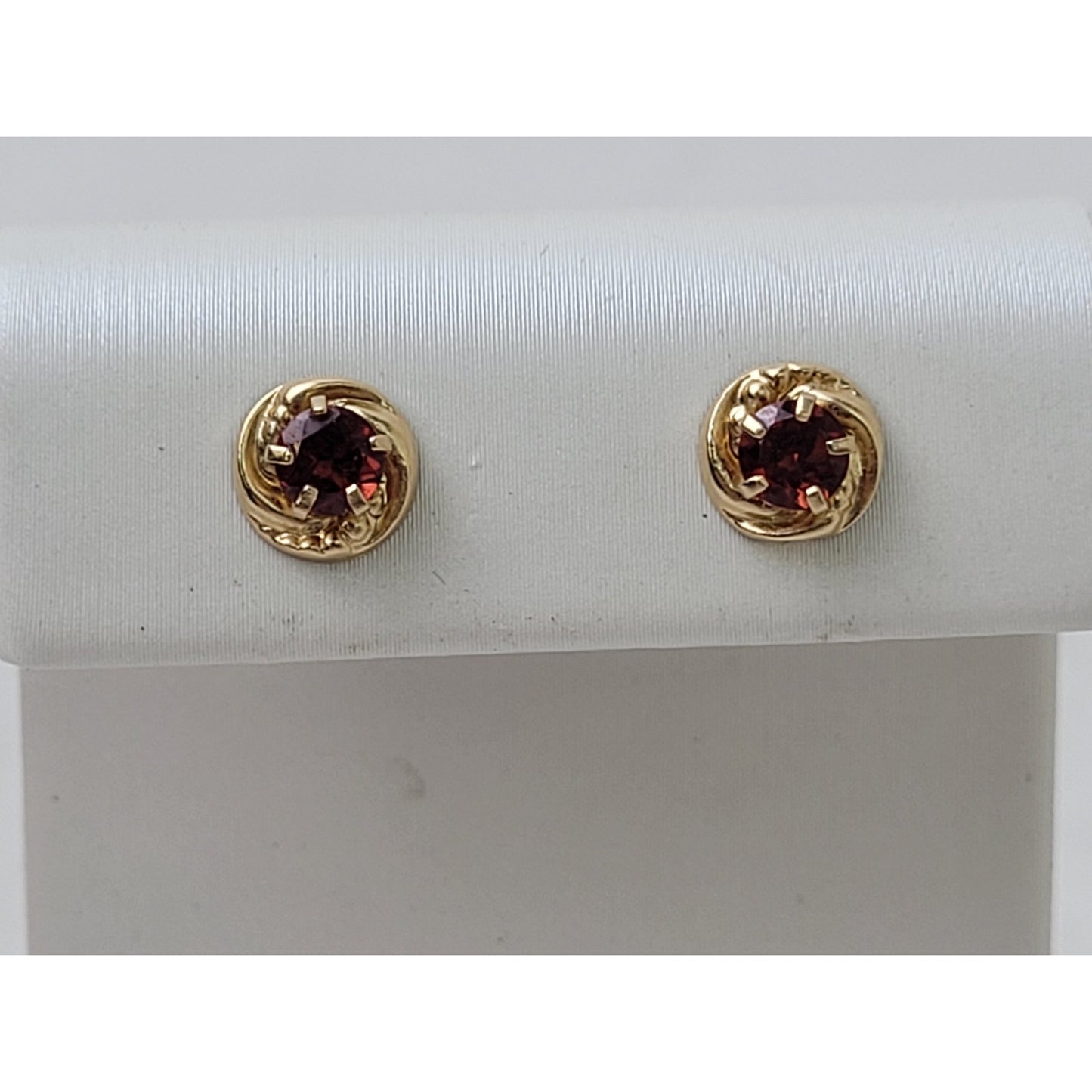 14K Yellow Gold Garnet Stud Earrings | 6 mm | .62 grams