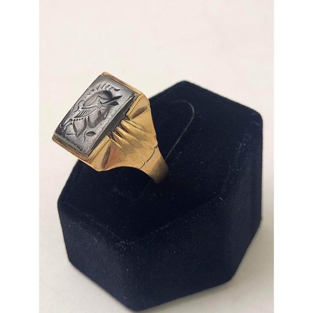 Vintage 9K Yellow Gold Men's Signet Ring Hematite Stone Soldier Sz 9 | 5.83 g