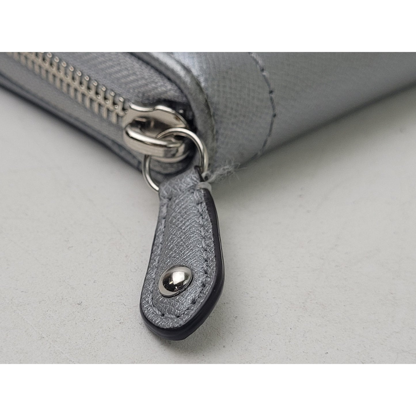 COACH Saffiano Silver Leather Turnlock Zip Around Accordion Wallet EUC