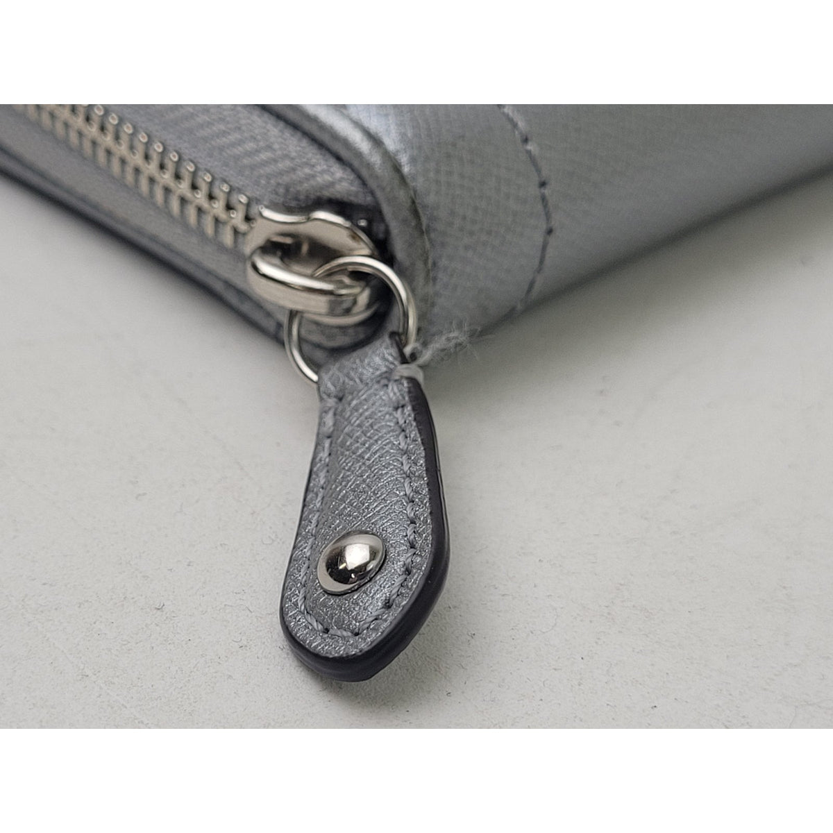 COACH Saffiano Silver Leather Turnlock Zip Around Accordion Wallet EUC