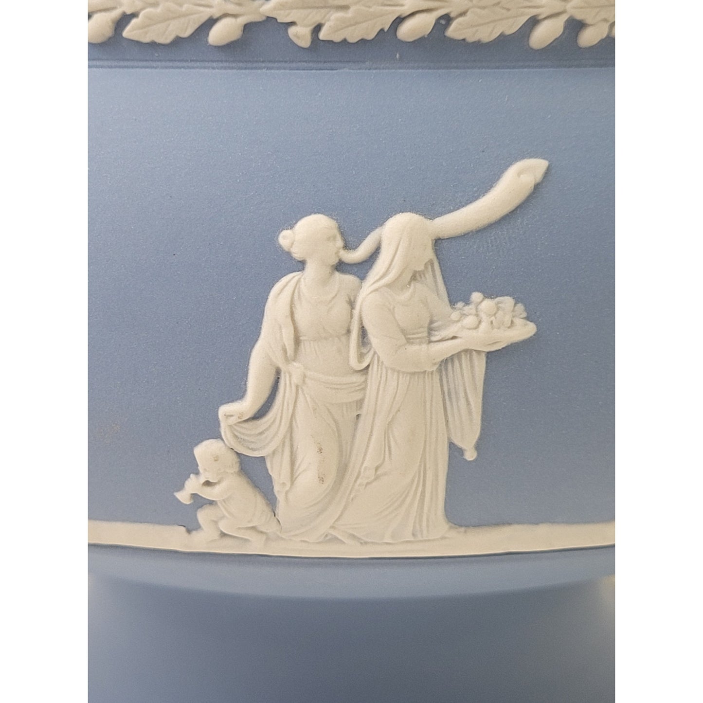 Vintage Large Wedgwood Jasperware Bowl Neo-Classical Centerpiece 8"W x 5 1.4" H