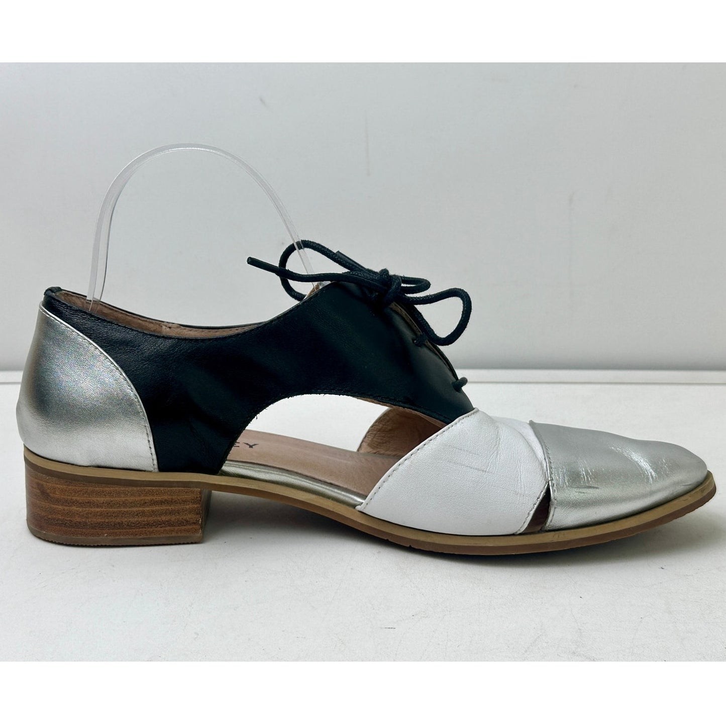 Bresley Silver/Black/White Leather Cutout Oxfords Women's Sz 9