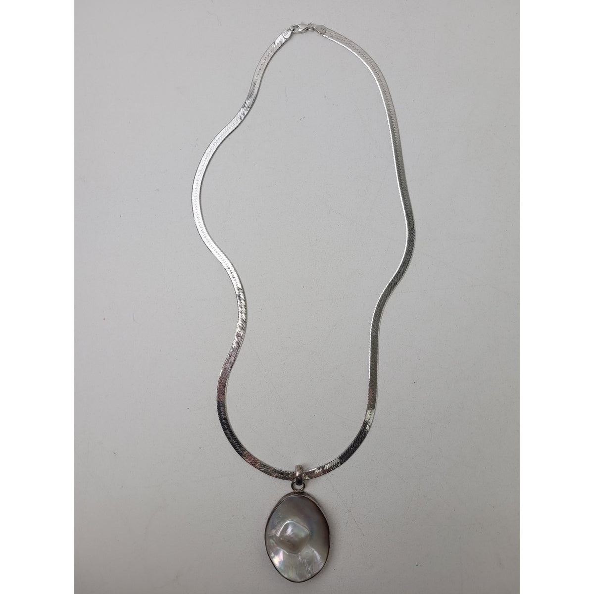 Sterling Silver Herringbone Chain Necklace w Mother of Pearl Pendant