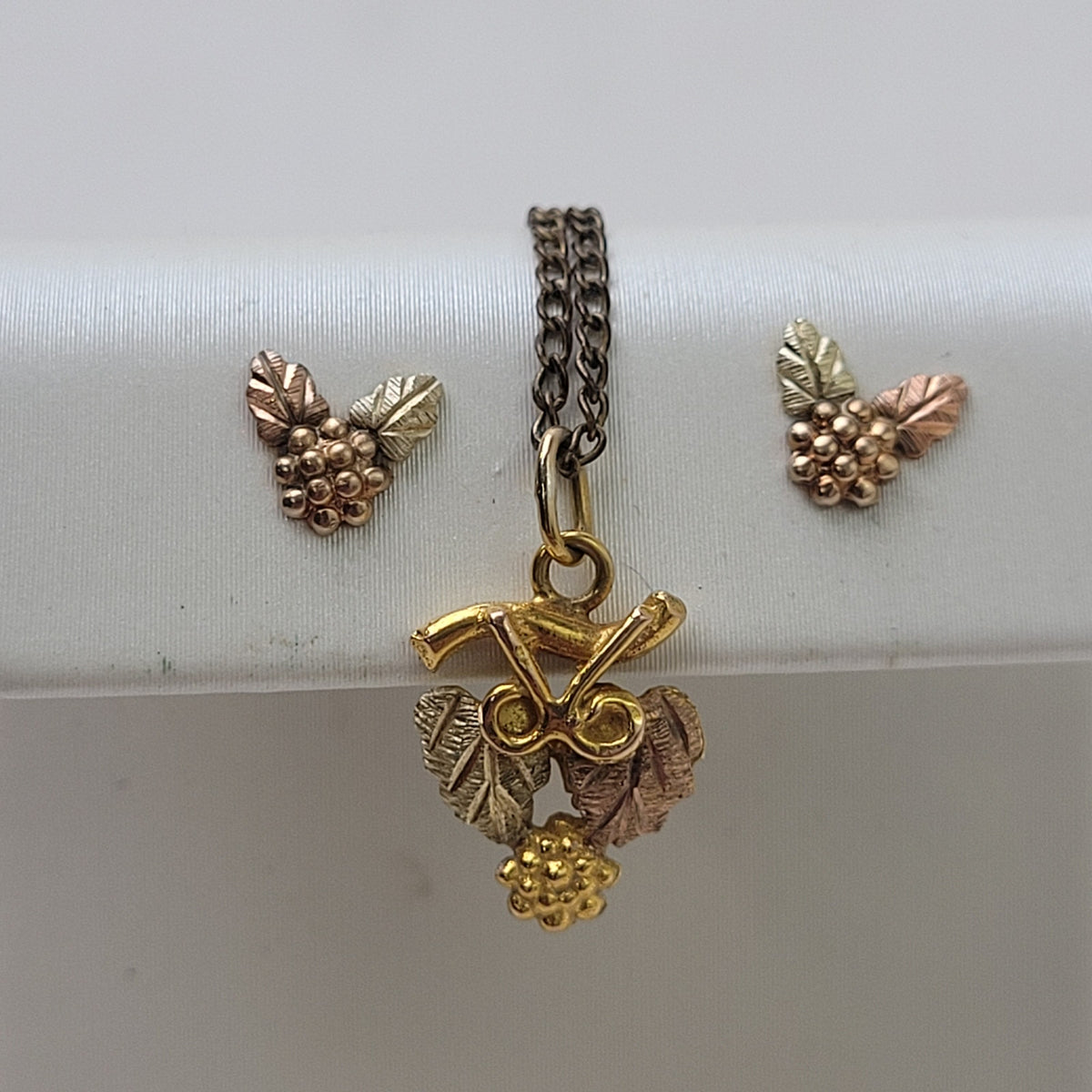 14K Black Hills Gold Tri-Color Gold Necklace Earrings Set Grape Cluster & Leaves