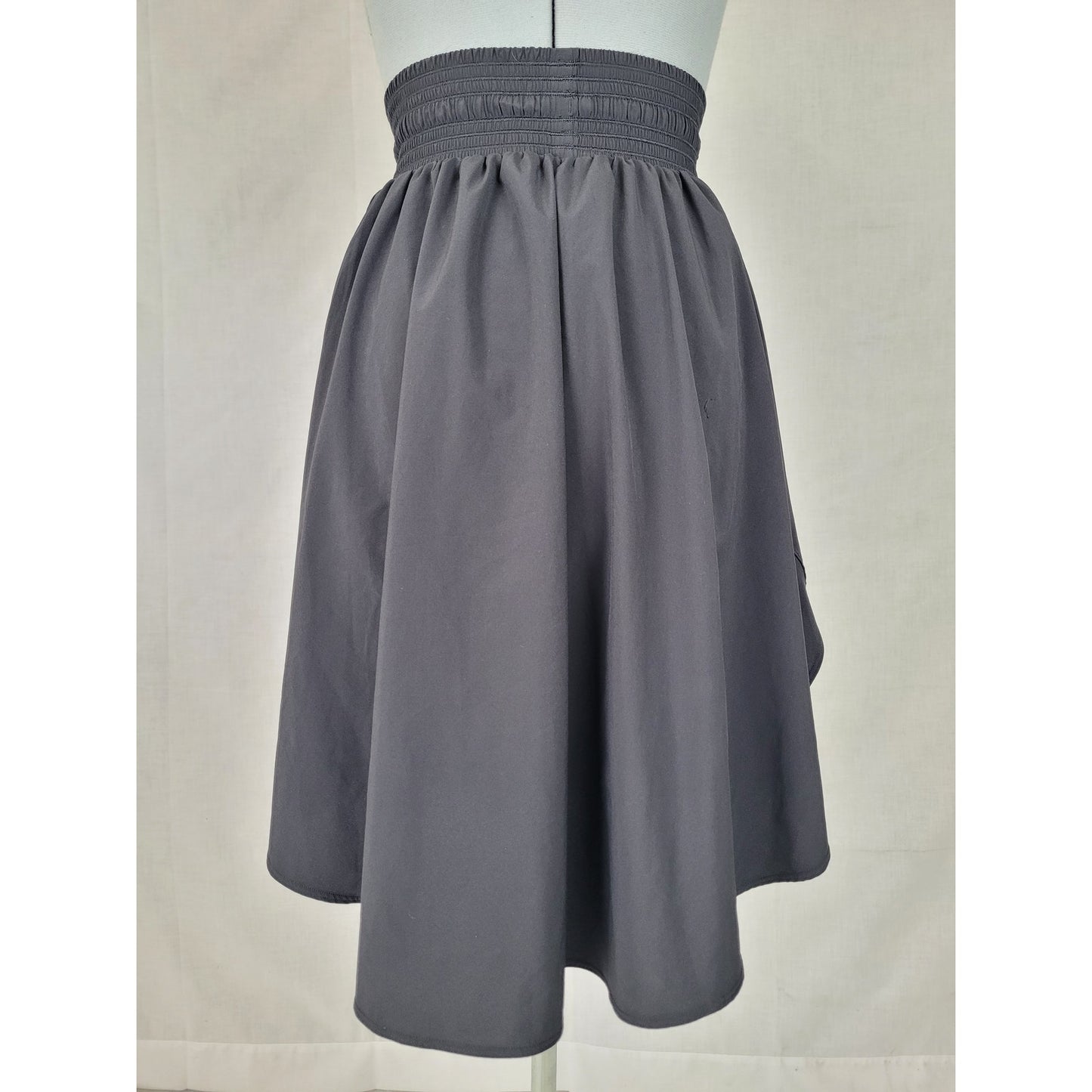 Lululemon The Everyday Skirt Black High Waist Athleisure Knee Length Sz 6
