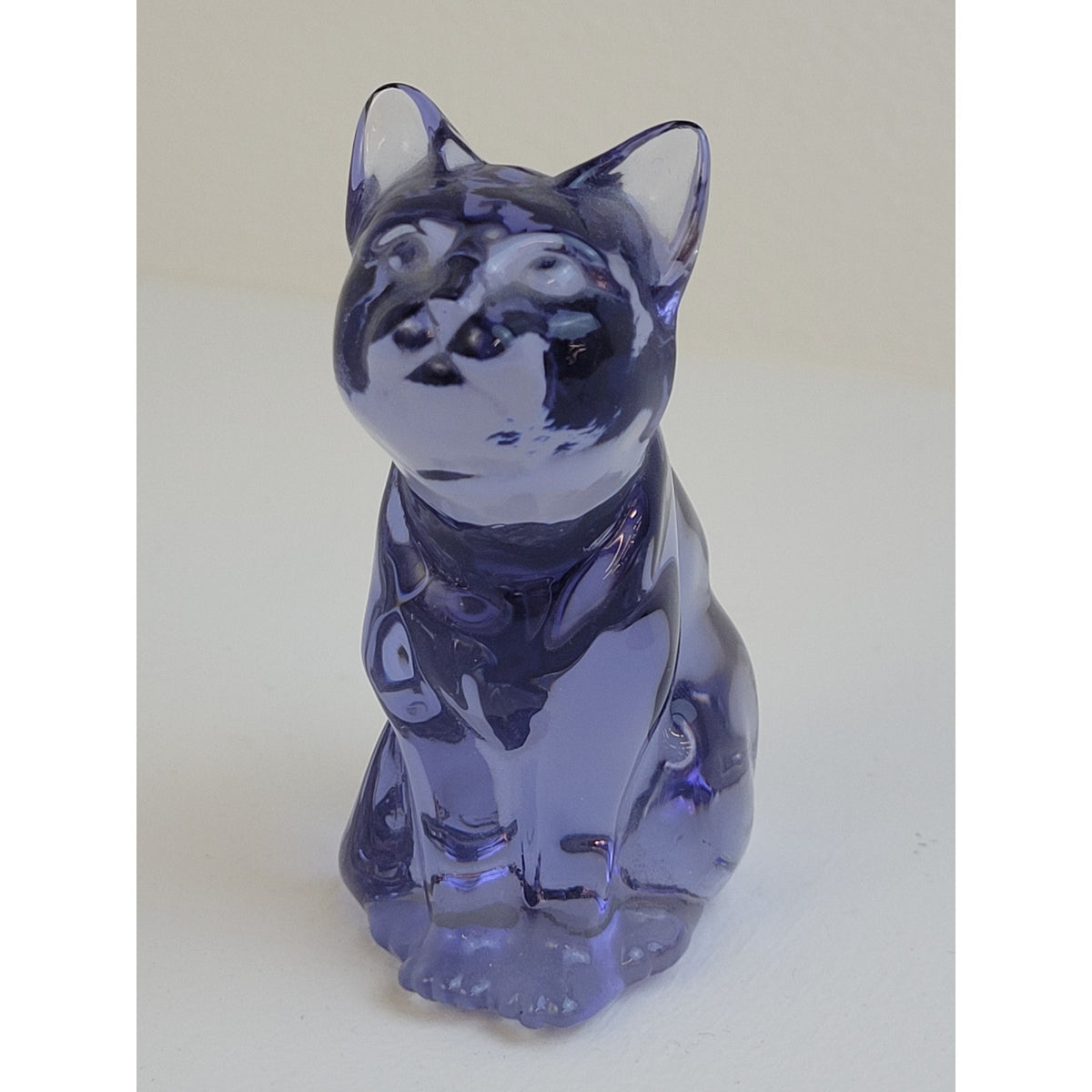 Vintage Fenton Glass Amethyst Light Purple Sitting Cat Figurine