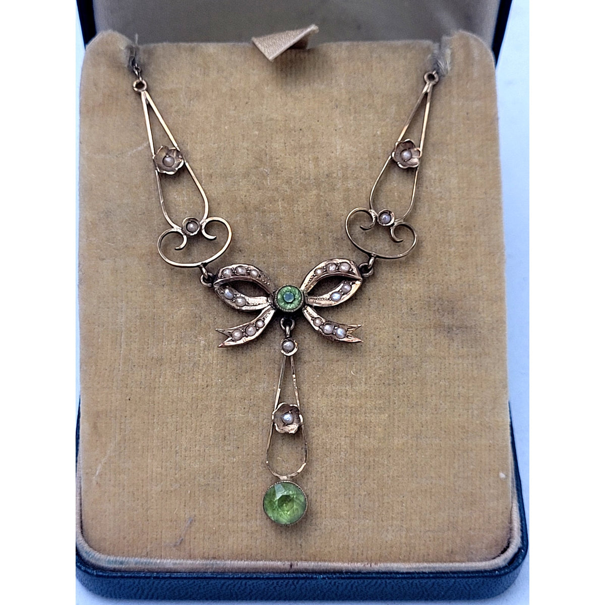 14K Yellow Gold Art Nouveau Genuine Peridot & Seed Pearl Bow Drop Necklace w Box