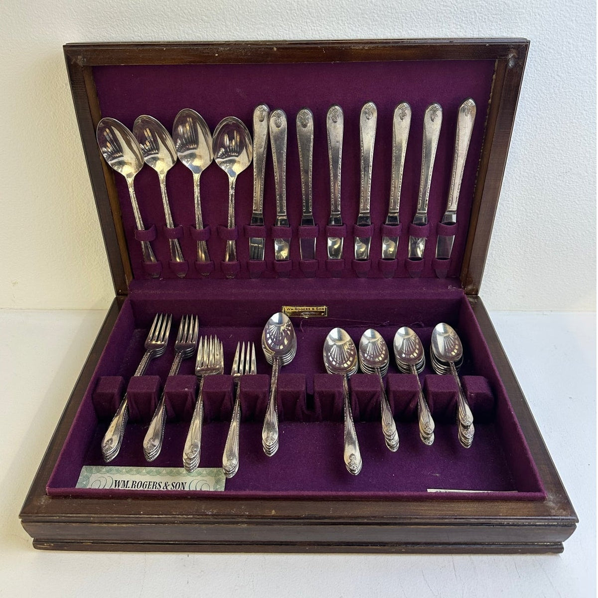 Vintage 44-Piece Wm. Rogers & Son Exquisite Silverplate Flatware Set with Chest