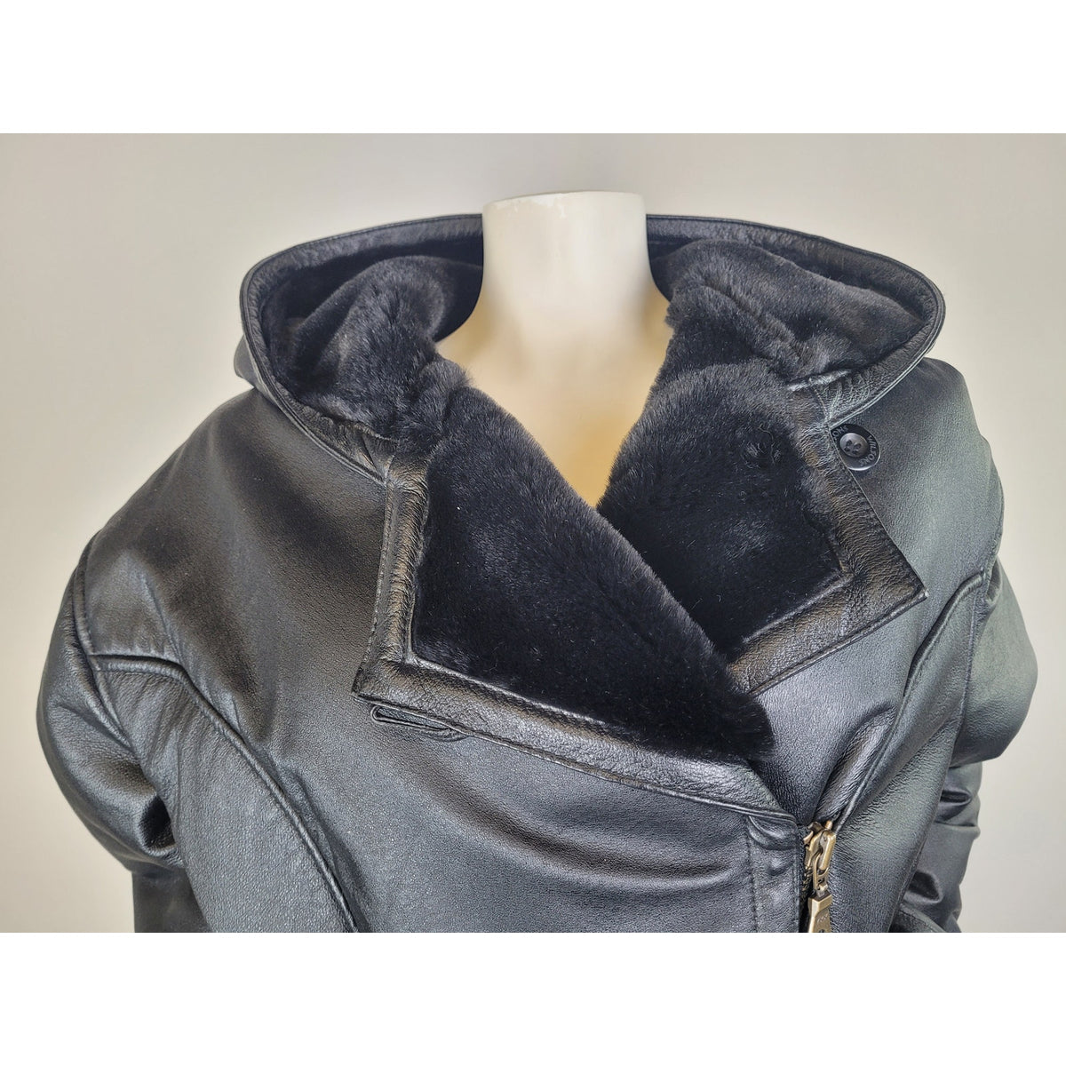 Vintage Wilsons Leather Black Leather Hooded Fur-Lined Jacket w Belt Sz L