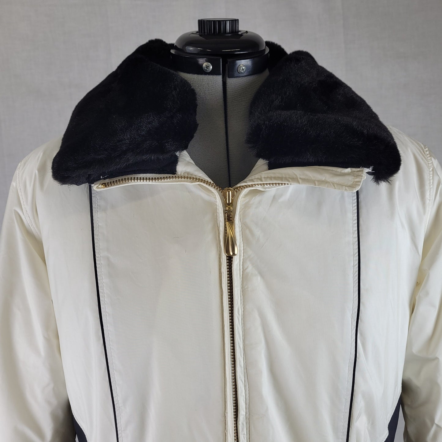 Obermeyer Ski Jacket White & Black Faux Fur Collar Women's Sz 10