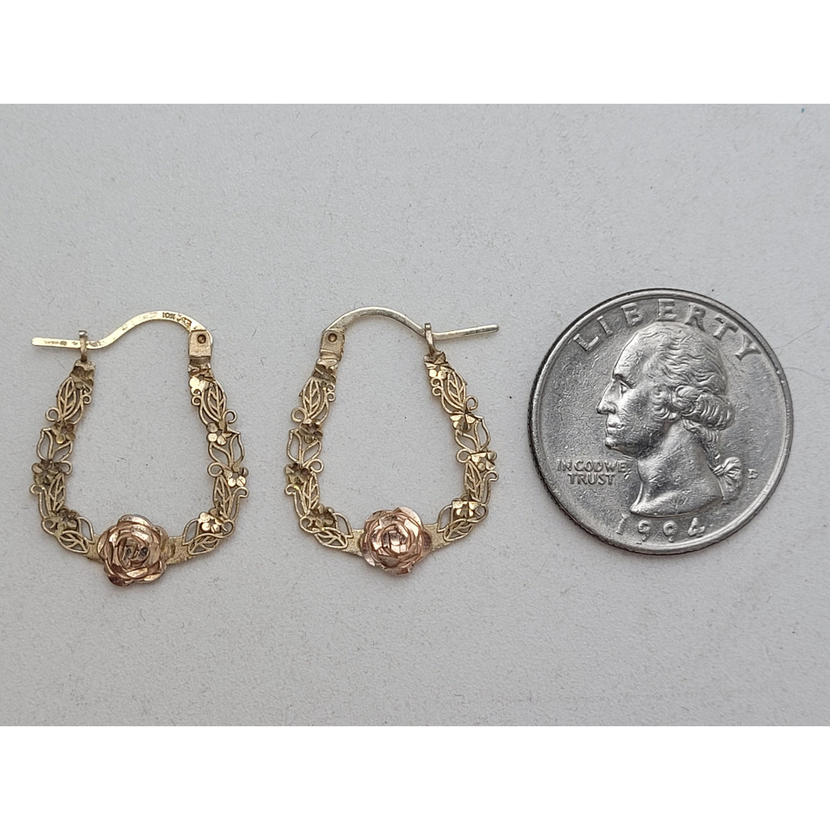 VTG 10K Yellow & Rose Gold Designer Michael Anthony Rose Filigree Hoop Earrings