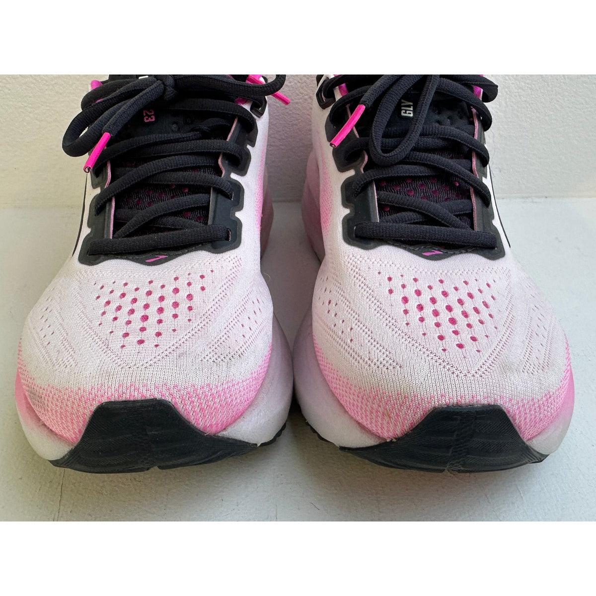 Brooks Glycerin 23 White Cyber Pink Max Cushion Running Shoes Women's Sz 8.5