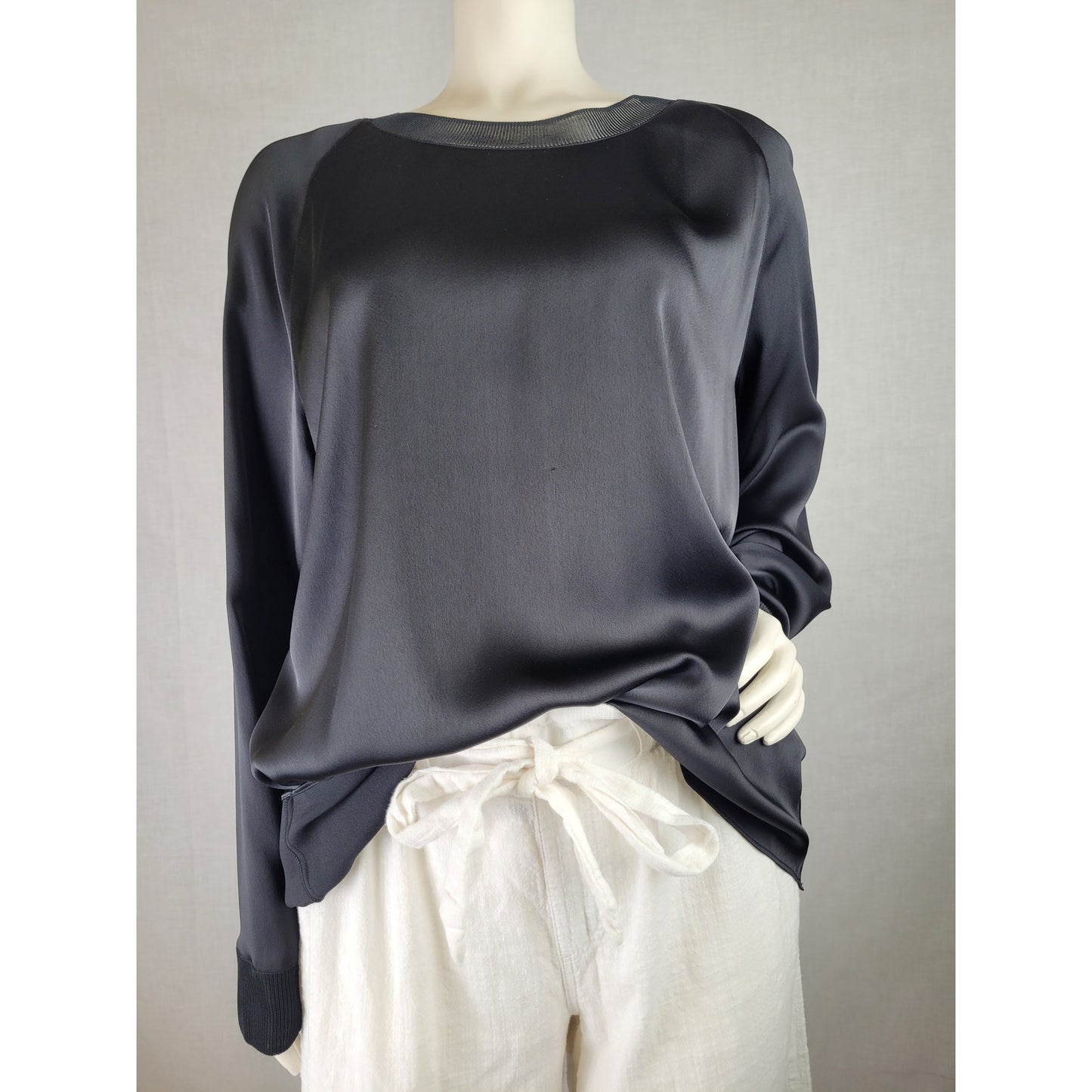 Vince Satin Blouse Sleek Band Collar Raglan Long Sleeves Women's Sz L