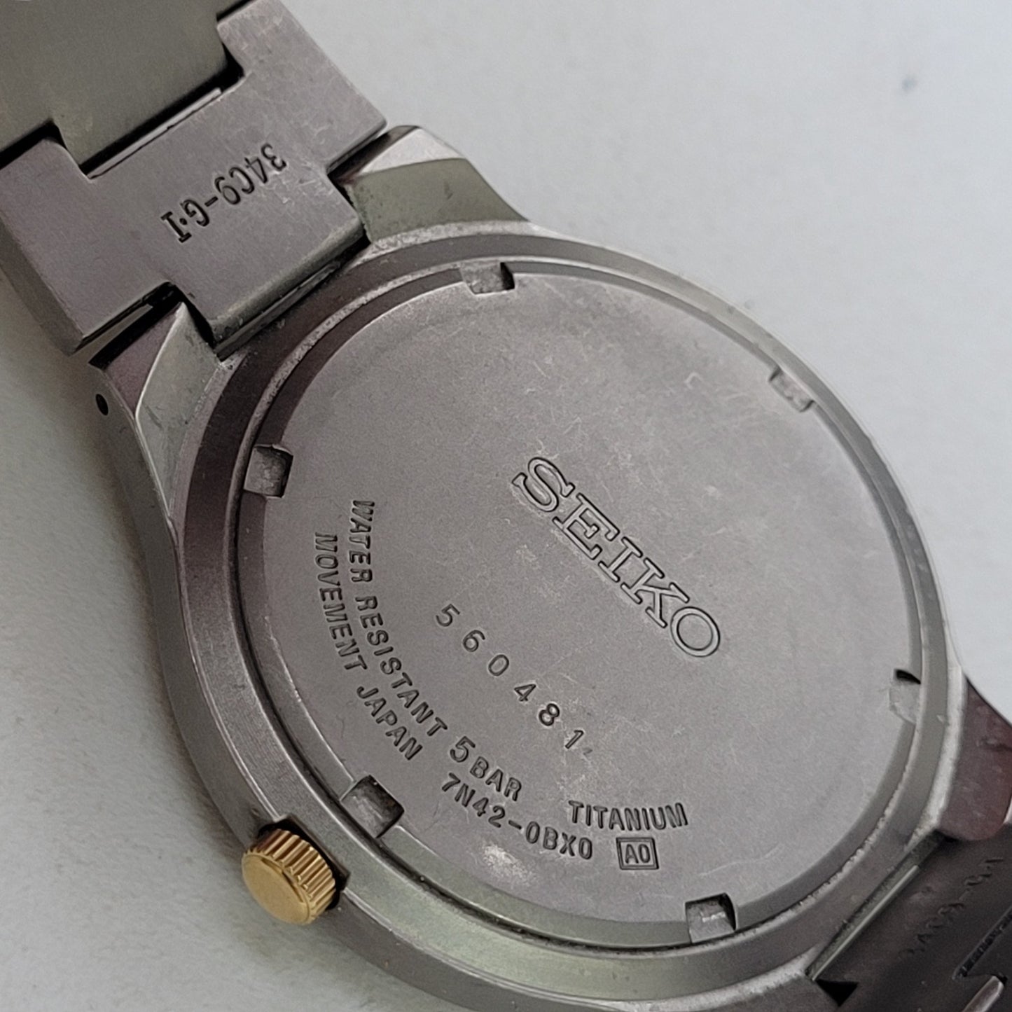 Vintage Seiko Titanium 50 M Silver & Gold Tone Men's Watch 7N42 0XB0 | Working