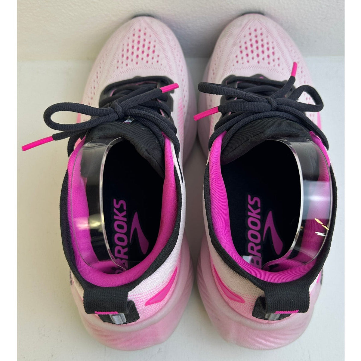Brooks Glycerin 23 White Cyber Pink Max Cushion Running Shoes Women's Sz 8.5