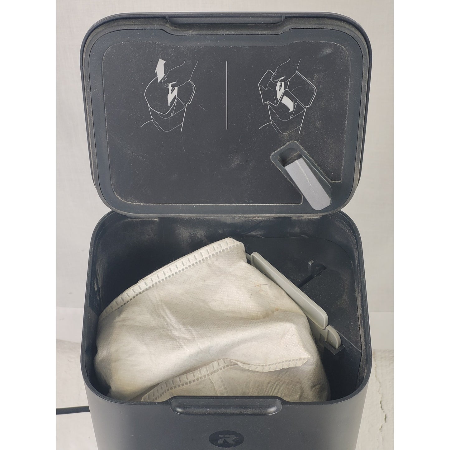 iRobot Roomba Vacuum Robot + Auto Empty Dock | Tested & Working | MSRP $499