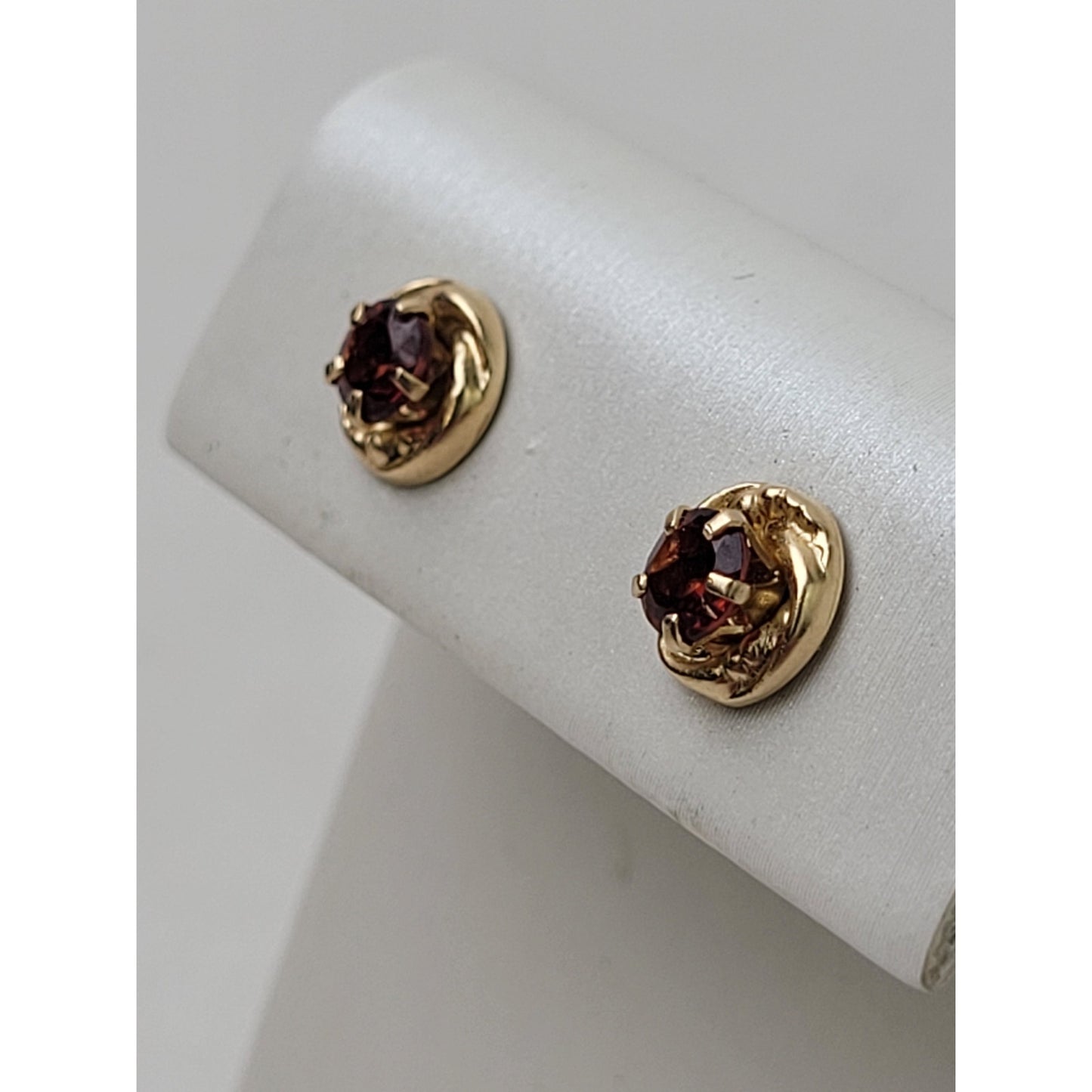 14K Yellow Gold Garnet Stud Earrings | 6 mm | .62 grams