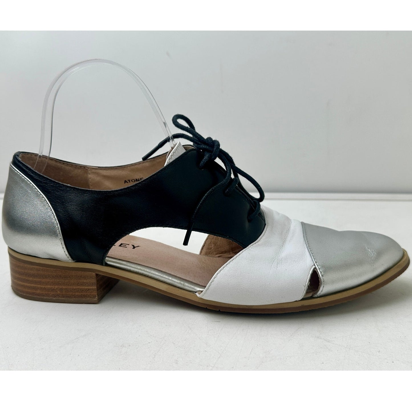 Bresley Silver/Black/White Leather Cutout Oxfords Women's Sz 9